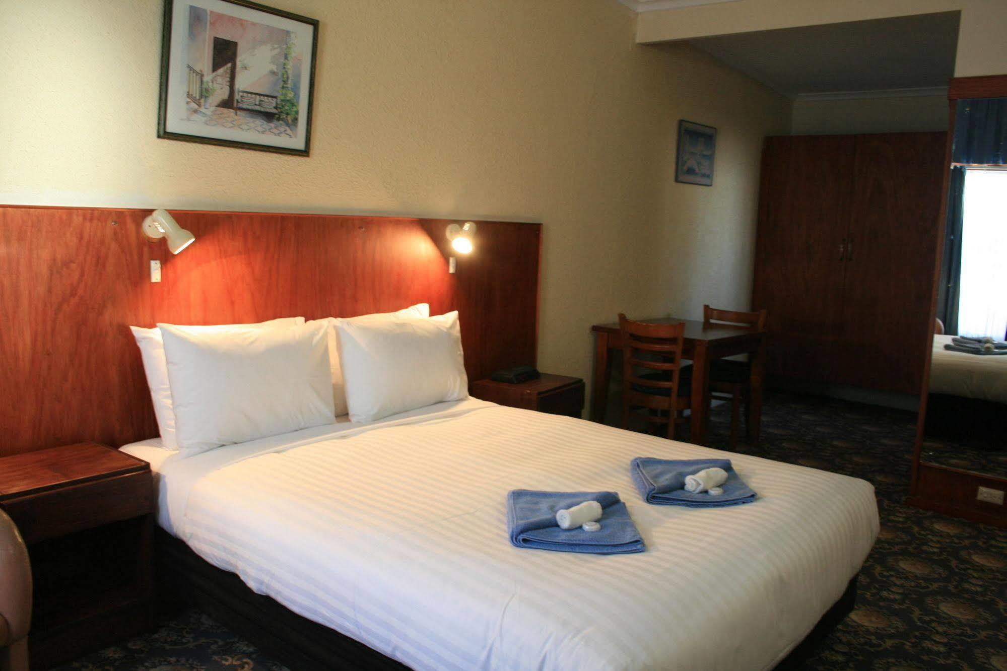 Ship Inn Motel Yarram Bagian luar foto